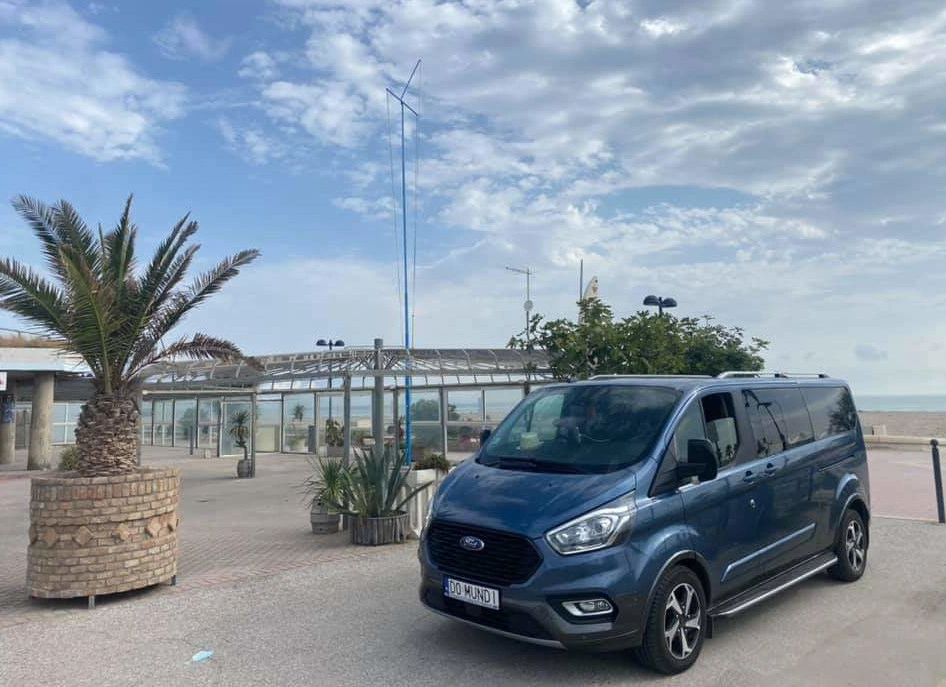 Pojazd fimy Mundi - Ford Tourneo Custom - wynajem busów dolny śląsk MUNDI