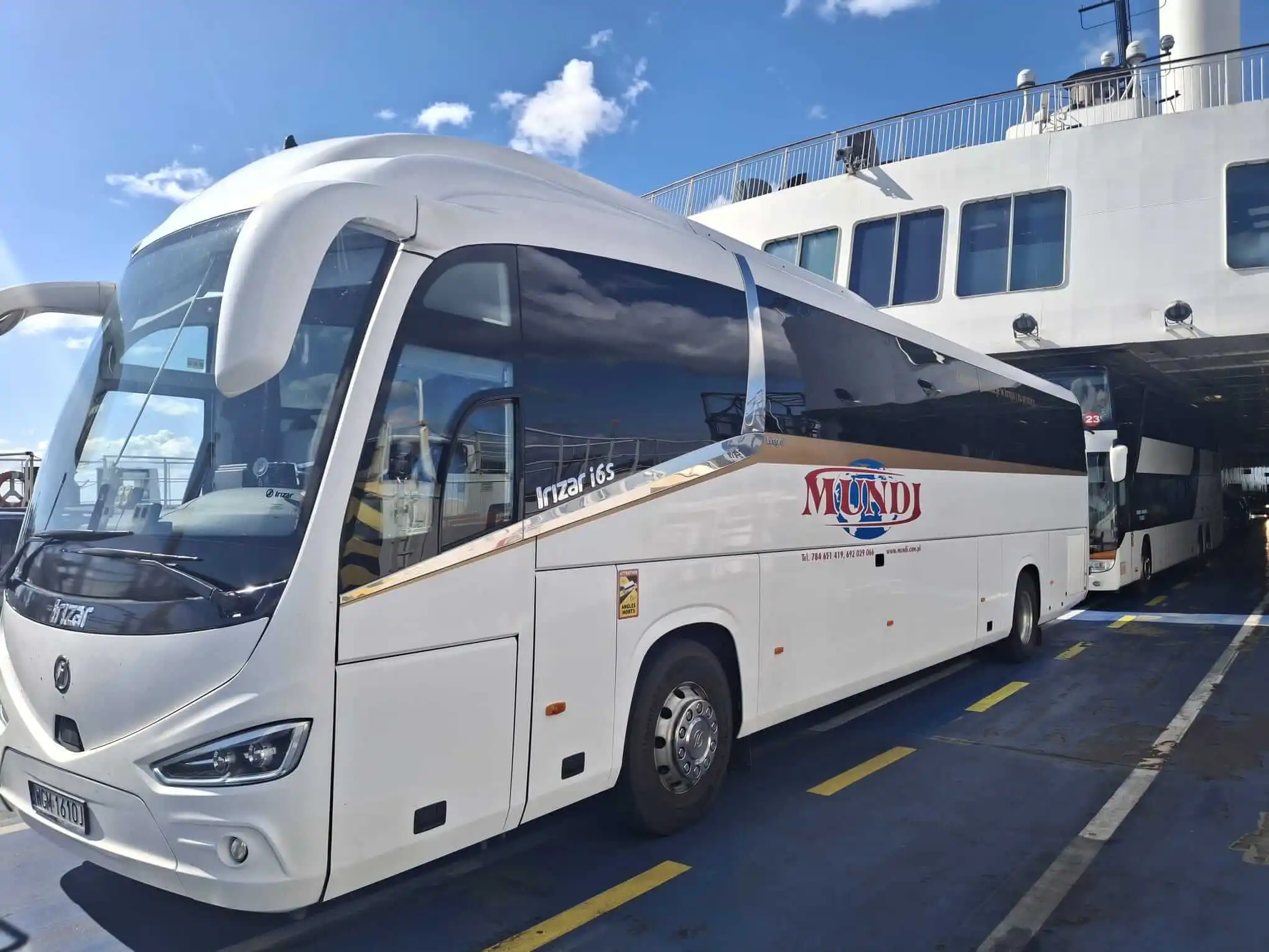 Autobus fimy Mundi - IRIZAR - wynajem autokarów dolny śląsk Mundi