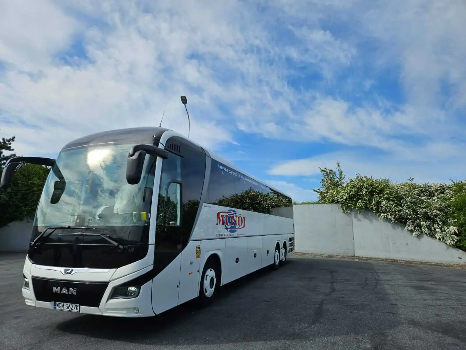 Autobus fimy Mundi - MAN WGM5627K - wynajem autokarów dolny śląs Mundi