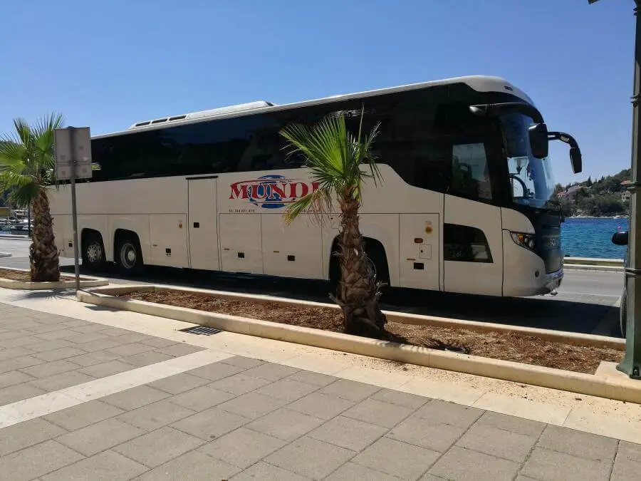 Autobus fimy Mundi - Scania Touring - wynajem autokarów dolny śląsk Mundi